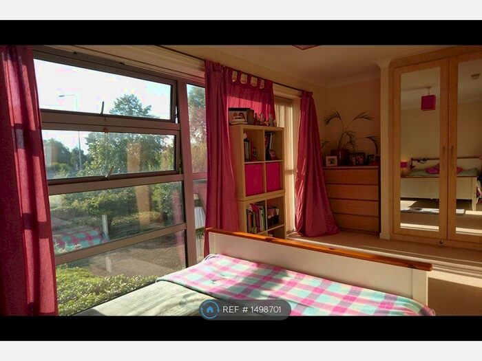 3 Bedroom Flat To Rent In Rotary Way, Colchester, CO3