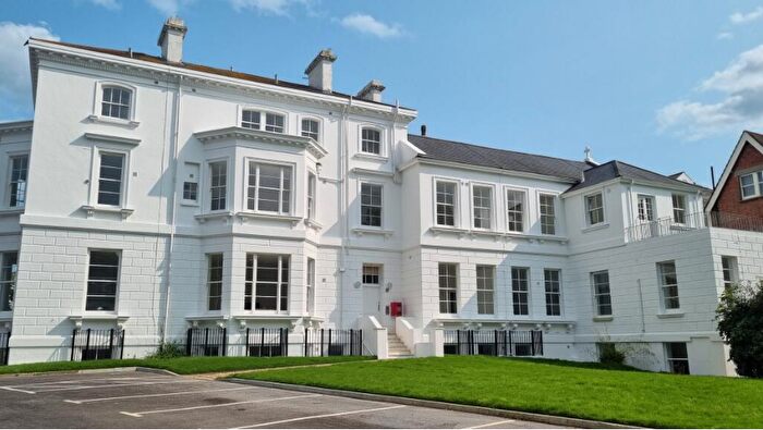 2 Bedroom Flat To Rent In Hartington Place, Eastbourne, BN21