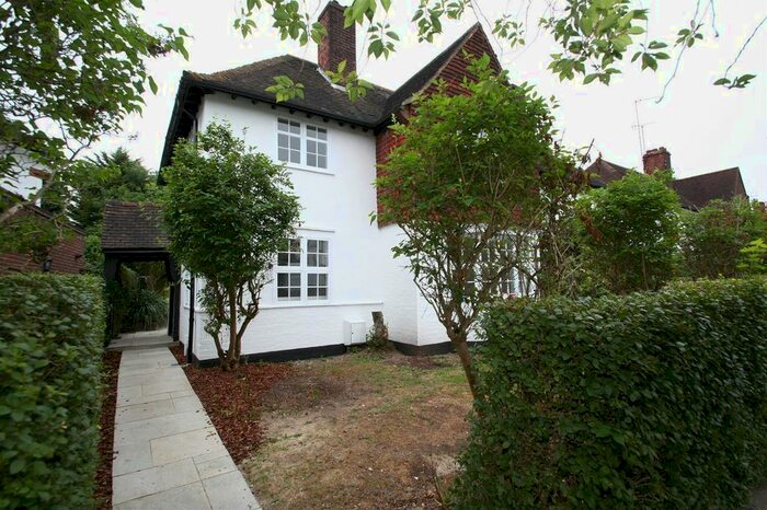 3 Bedroom Semi-Detached House To Rent In Brookland Rise, London, NW11