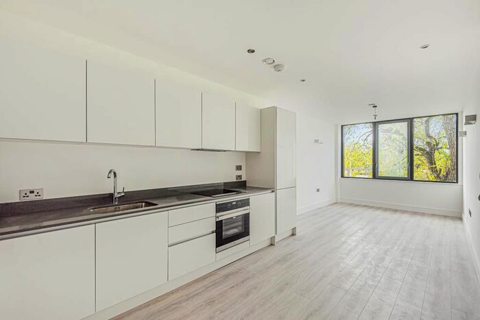 1 Bedroom Flat To Rent In Newbury, Berkshire, RG14