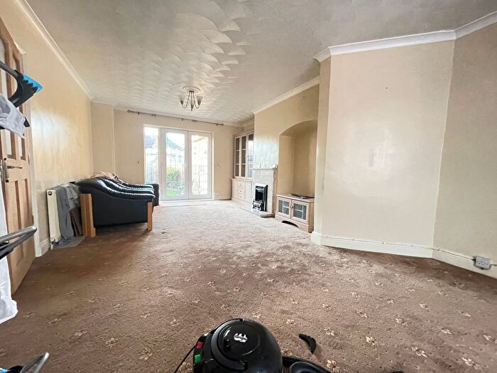 3 Bedroom Terraced House To Rent In Wood Lane, Dagenham, RM8