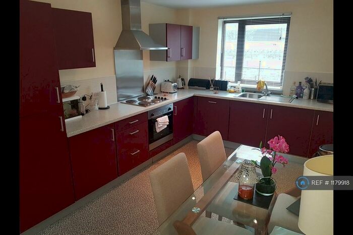 2 Bedroom Flat To Rent In Dock Lane, Shipley, BD17