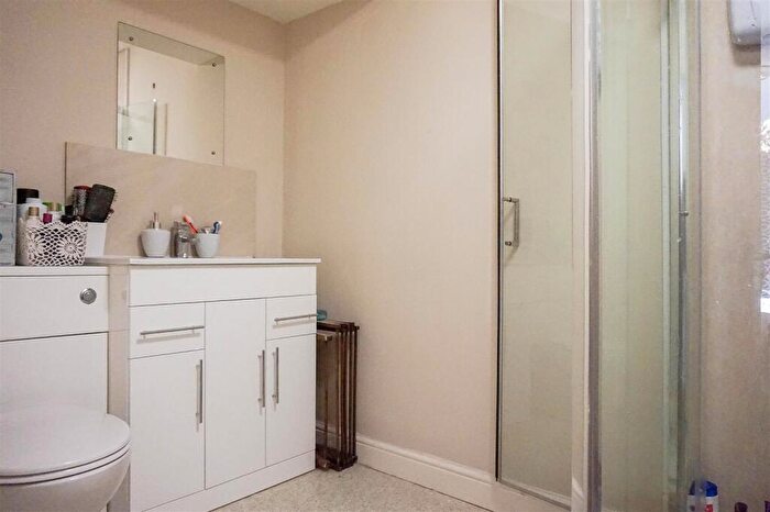 2 Bedroom Apartment To Rent In Ash Grove, Leeds, LS6