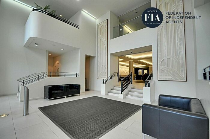 1 Bedroom Flat To Rent In Wallis House, Great West Quarter, Brentford, TW8