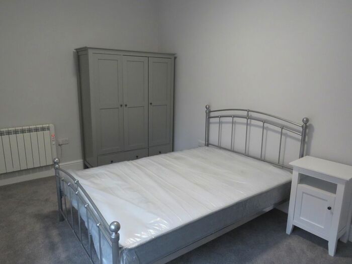 5 Bedroom Property To Rent In High Street, Calne SN11