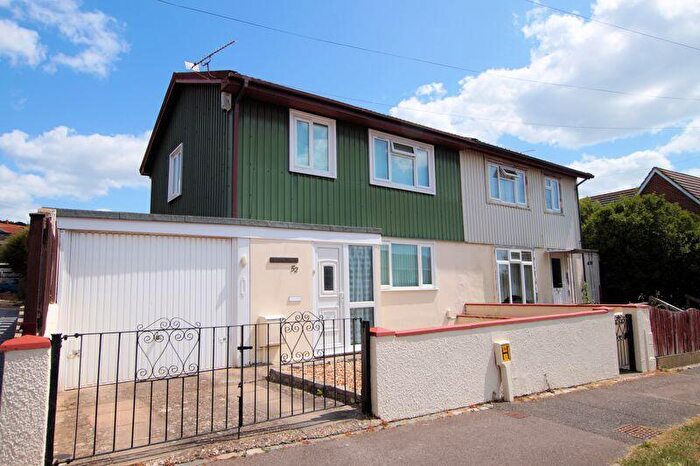3 Bedroom Semi-Detached House For Sale In Elkstone Road, Portsmouth, PO6