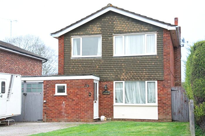 4 Bedroom Detached House For Sale In Laurel Close, North Warnborough, Hook, Hampshire, RG29