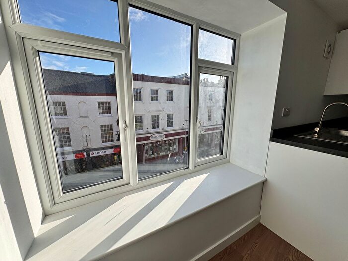 1 Bedroom Flat To Rent In High Street, Taunton, TA1