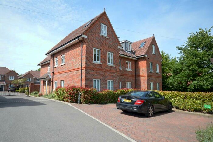 2 Bedroom Flat To Rent In Hurley Place, Brighton Road, Banstead, SM7