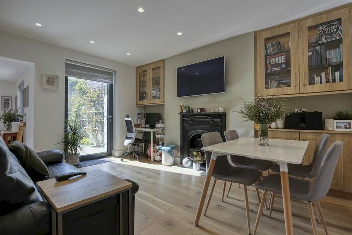 1 Bedroom Flat To Rent In The Grove, London, W5