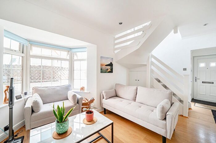 1 Bedroom Detached House For Sale In Glenbrook Road, West Hampstead, London, NW6