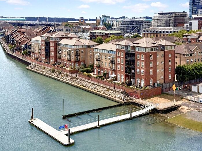 3 Bedroom Apartment For Sale In Andes Close, Ocean Village, Southampton, Hampshire, SO14