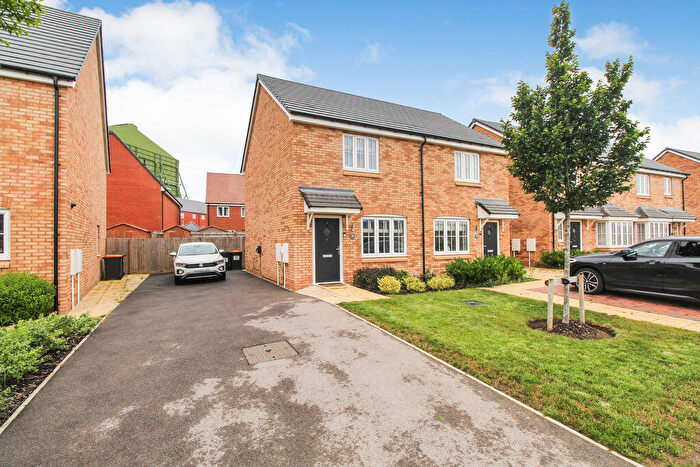2 Bedroom Semi Detached House For Sale In Blakes Boulevard, New Cardington, MK42