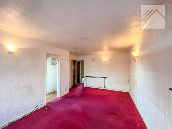 2 Bedroom Bungalow For Sale In Waarem Avenue, Canvey Island, SS8