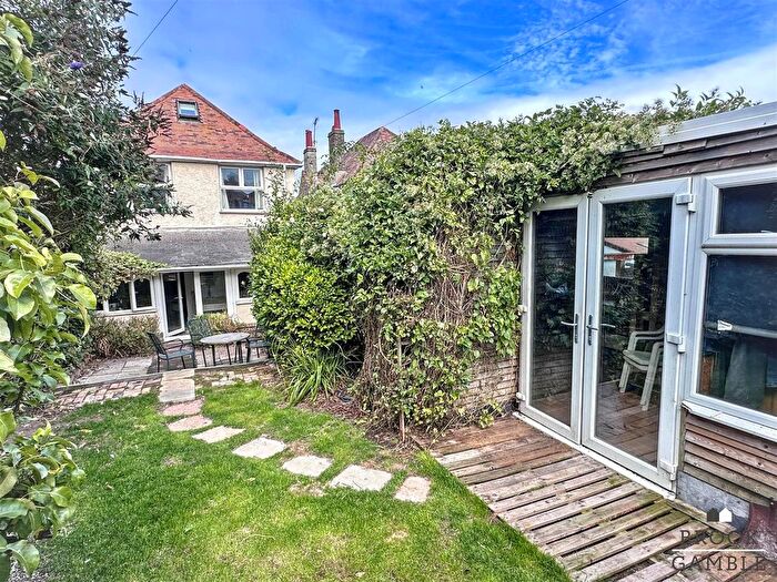 4 Bedroom Property For Sale In Upwick Road, Eastbourne, BN20