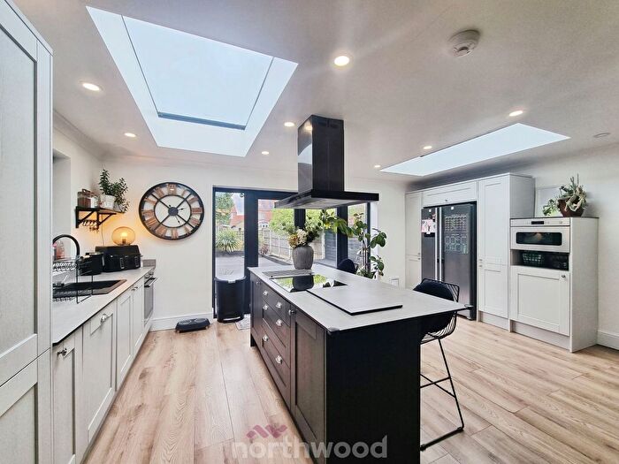 3 Bedroom Semi-detached House For Sale In Raymond Road, Scawthorpe, Doncaster, DN5