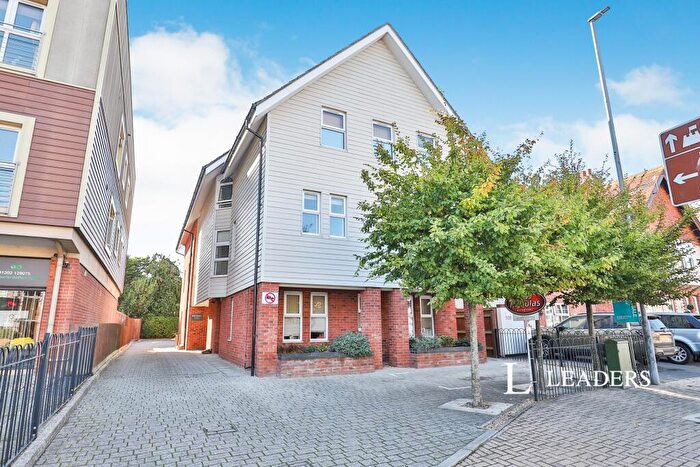 2 Bedroom Flat To Rent In Peel House, Lymington Road, Highcliffe, BH23