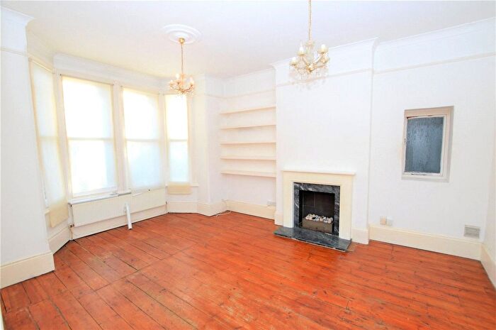 2 Bedroom Flat To Rent In Waldegrave Road, London, SE19