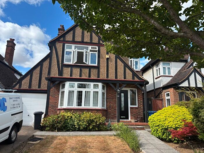 3 Bedroom Property To Rent In Glendale Avenue, Edgware, HA8