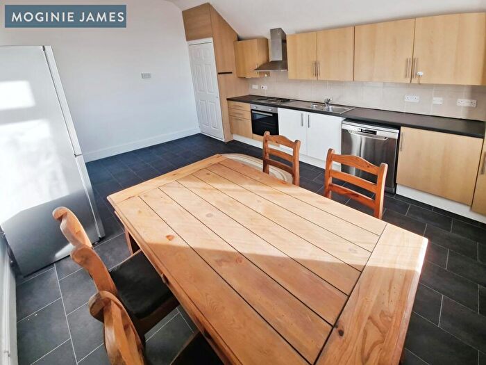 3 Bedroom Flat To Rent In City Road, Roath, CF24