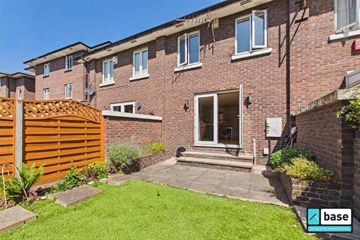 2 Bedroom Terraced House To Rent In Sextant Avenue, London, E14