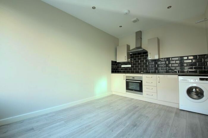1 Bedroom Flat To Rent In East Lane, Runcorn, WA7