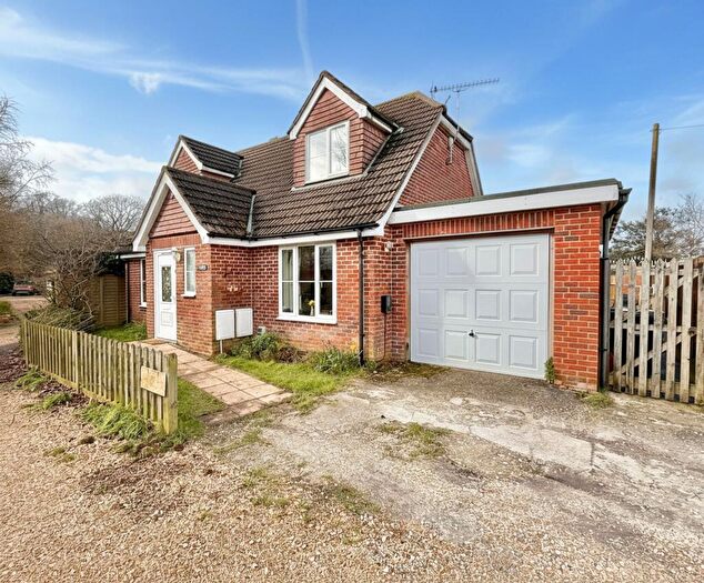 3 Bedroom Detached House For Sale In Elmfield Lane, Calshot, SO45