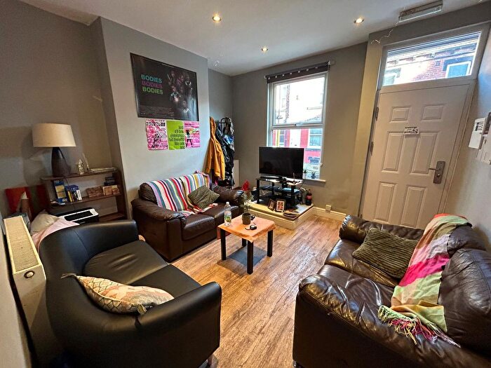 6 Bedroom Semi-Detached House To Rent In Beamsley Grove, Leeds, LS6