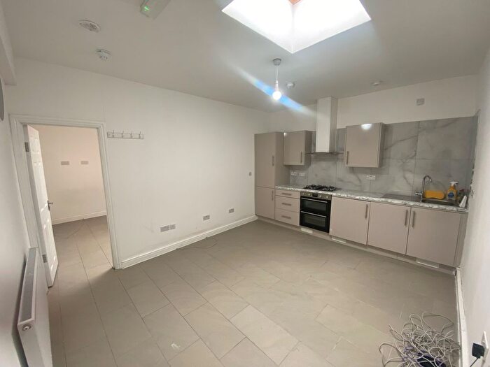 1 Bedroom Flat To Rent In Haunch Lane, Kings Heath, Birmingham, B13