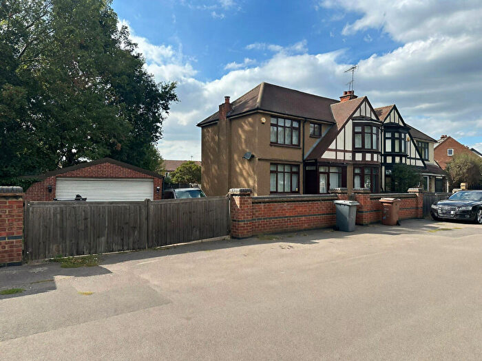 4 Bedroom Semi Detached House For Sale In Lodge Lane, Grays, RM17