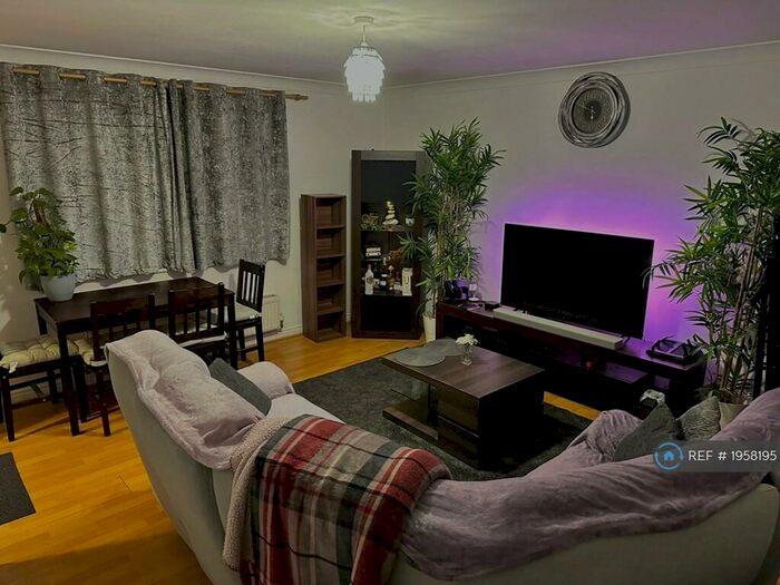 2 Bedroom Flat To Rent In Gorseway, Hatfield, AL10