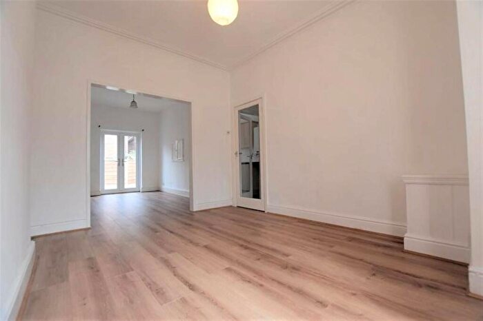 3 Bedroom Semi-Detached House To Rent In Lancing Avenue, Didsbury, M20