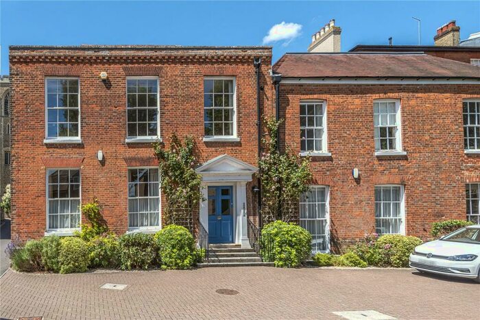 2 Bedroom Apartment To Rent In Albion Place, St Peter Street, Winchester, Hampshire, SO23