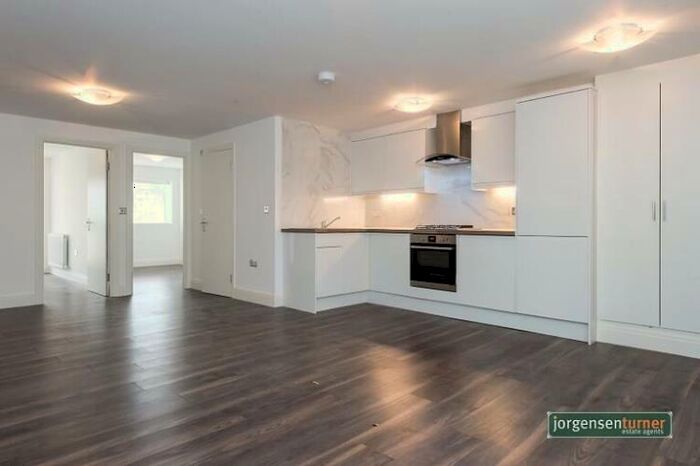 2 Bedroom Flat To Rent In Brondesbury Road, Kilburn, NW6