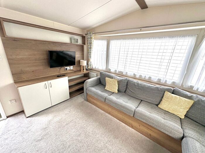 3 Bedroom Park Home For Sale In Tarka Holiday Park, Braunton Rd, Barnstaple, EX31
