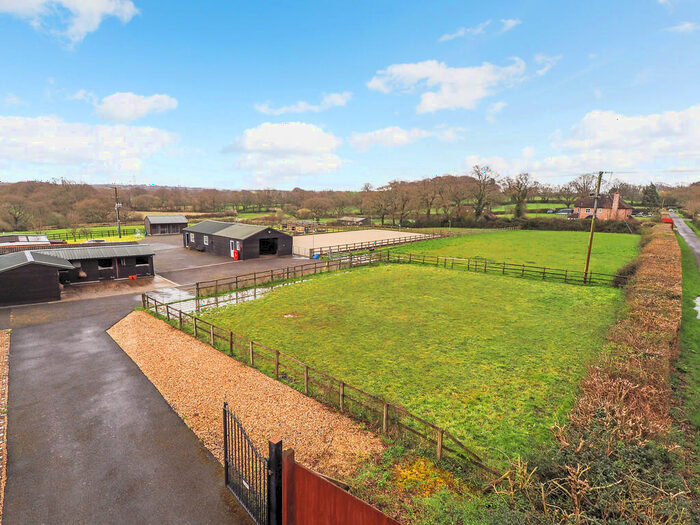 3 Bedroom Equestrian Facility For Sale In Durley Hall Lane, Durley, SO32