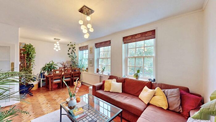 2 Bedroom Flat For Sale In Hillcrest, Highgate, N6