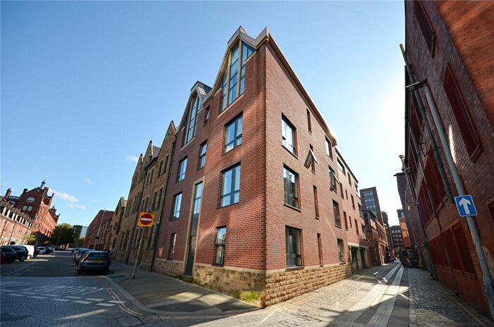 2 Bedroom Penthouse To Rent In Alumni Court, Cotton Street, Manchester City Centre, M4