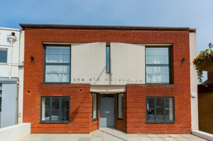 2 Bedroom Flat To Rent In Chalfont Station Road, Little Chalfont, Amersham, HP7