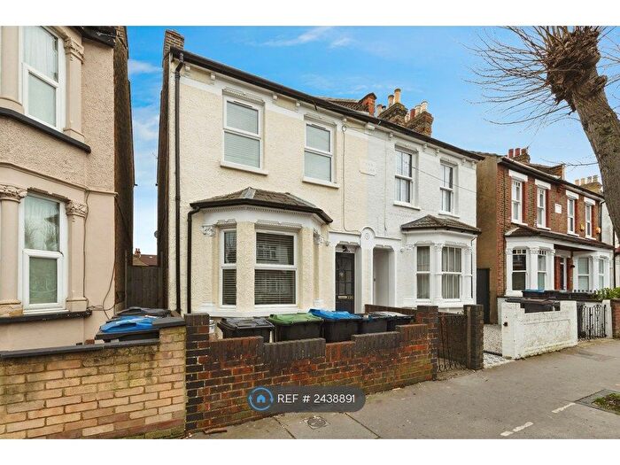 4 Bedroom Semi-Detached House To Rent In Davidson Road, East Croydon, CR0