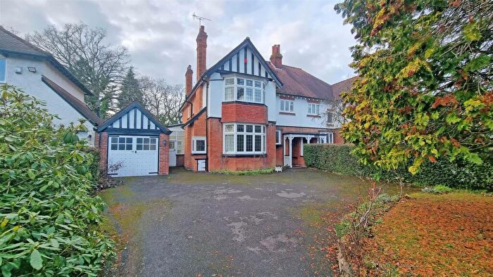4 Bedroom Semi-Detached House For Sale In Alderbrook Road, Solihull, B91
