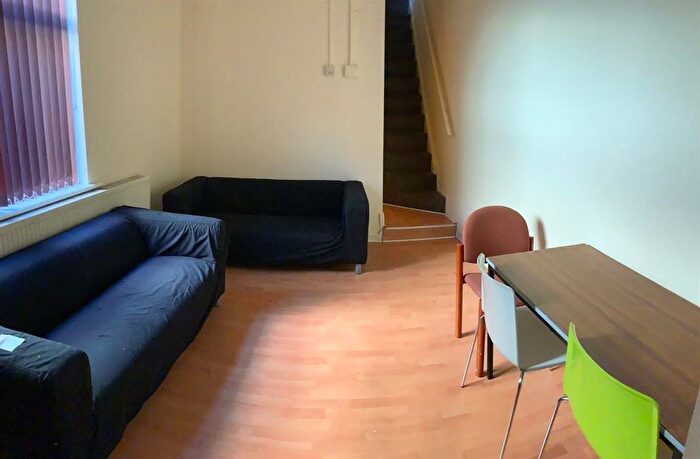 8 Bedroom Semi-Detached House To Rent In Ladybarn Lane, Manchester, M14