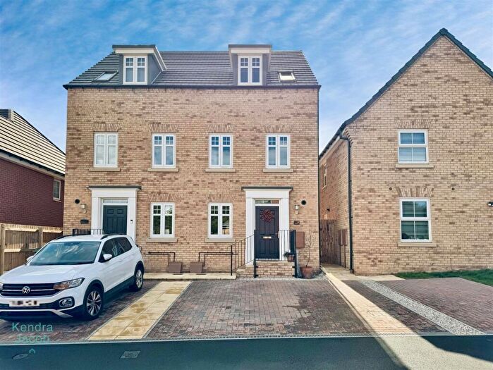 3 Bedroom Semi-Detached House For Sale In Ringlet Close, Worksop, S81