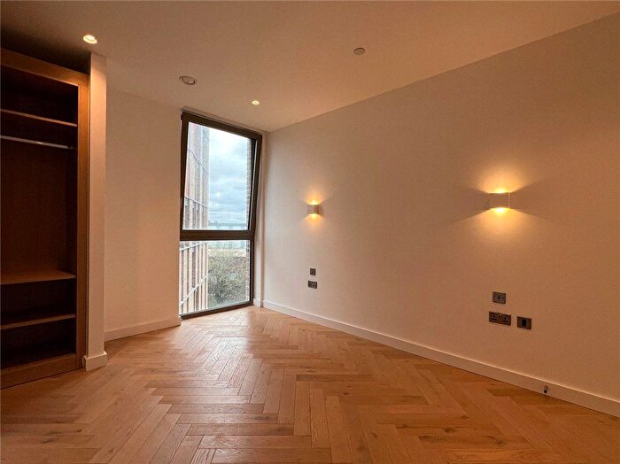 3 Bedroom Flat To Rent In Oberman Road, Dollis Hill, NW10