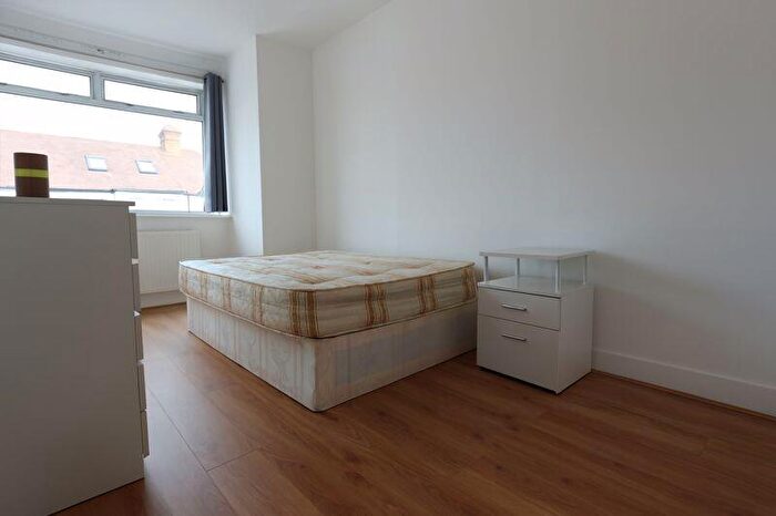 5 Bedroom House To Rent In X Bedroom House With Hmo Licence - Wood Green, N22