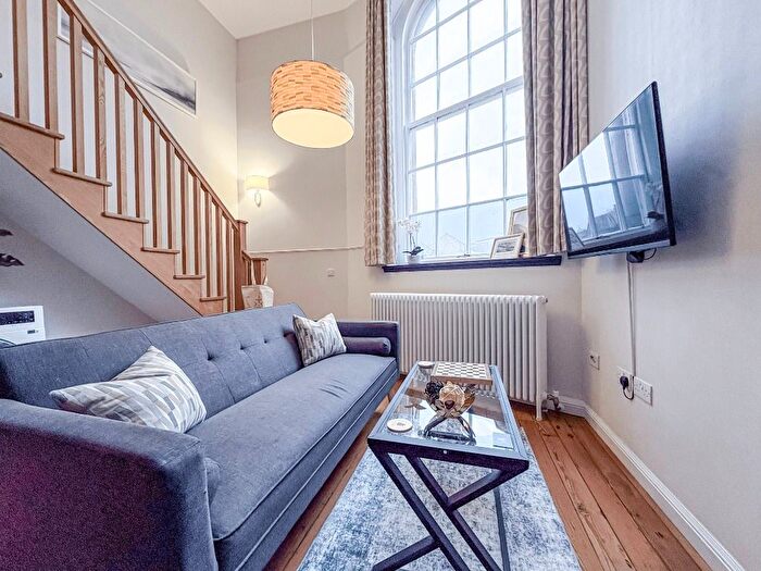 1 Bedroom Flat To Rent In Flat, Mcdonald Road, Broughton, Edinburgh, EH7