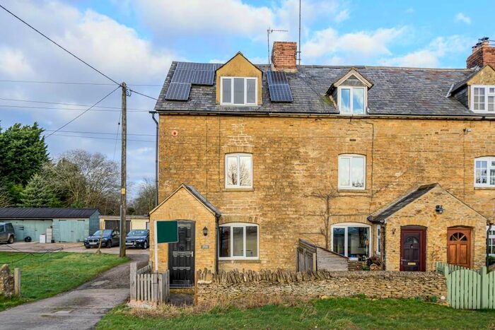 3 Bedroom End Of Terrace House For Sale In Chipping Norton, Oxfordshire, OX7