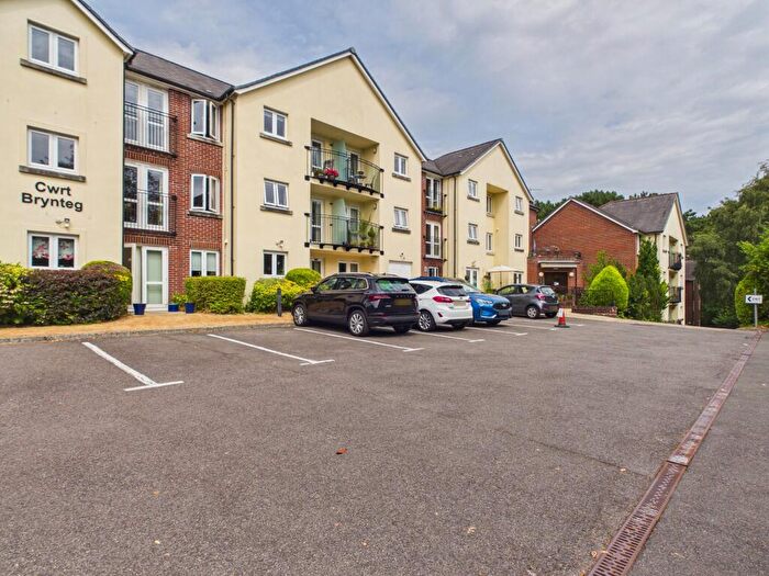 2 Bedroom Flat For Sale In Station Road, Radyr, Cardiff, CF15