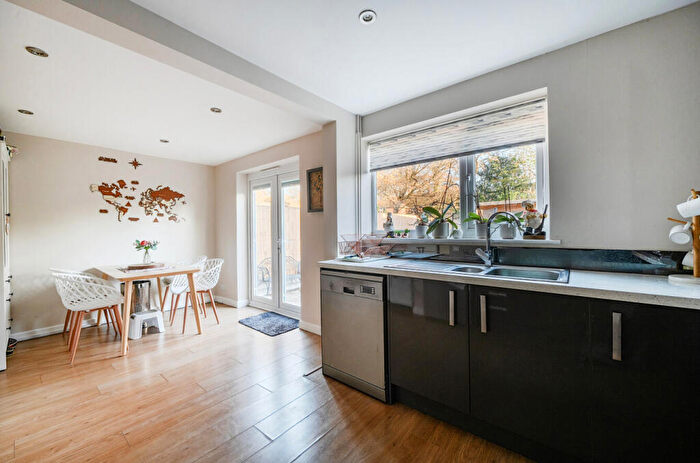 3 Bedroom Terraced House For Sale In Normoor Road, Burghfield Common, Reading, West, RG7