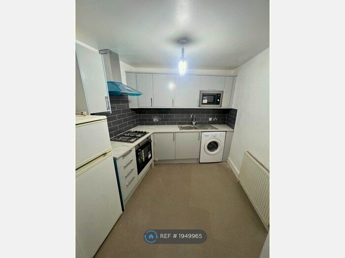 Studio To Rent In Caistor Mews, London, SW12